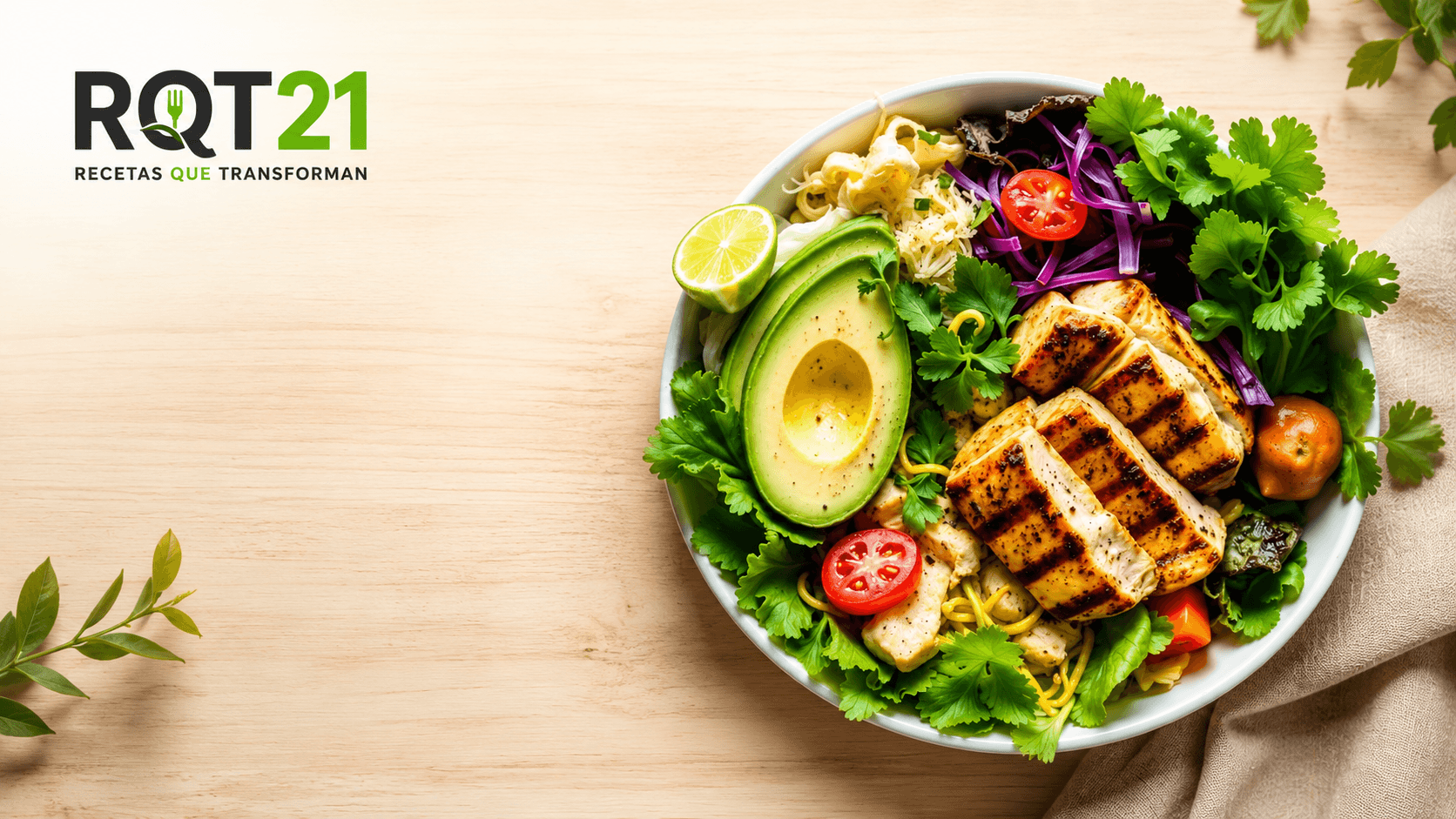 Plato saludable RQT21 con pollo, aguacate y vegetales